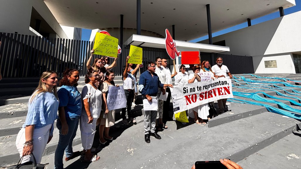 Colectivo provida protesta en el Congreso por la despenalización del aborto en Yucatán