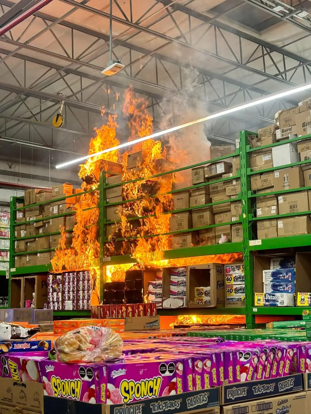Incendio en tienda de Frontera, Coahuila / Foto: Todos Somos San Buena