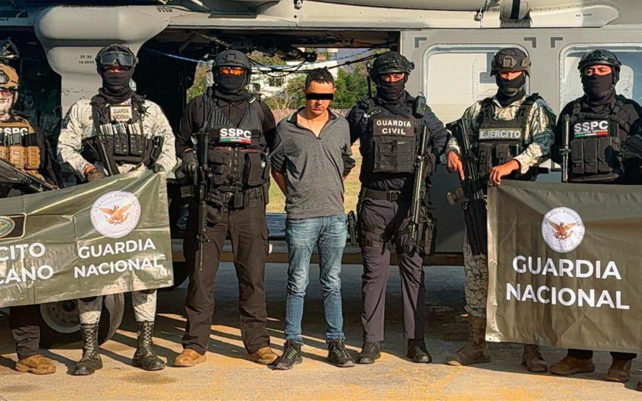 Gerardo N junto a elementos de seguridad. Foto: Secretaría de Seguridad y Protección Ciudadana