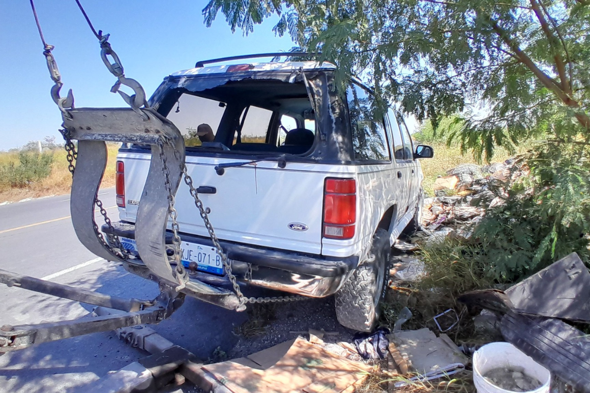 Camioneta en la que Pedro Israel Malpica viajaba cuando fue atacado por elementos de la Guardia Estatal. Foto: Posta Tamaulipas