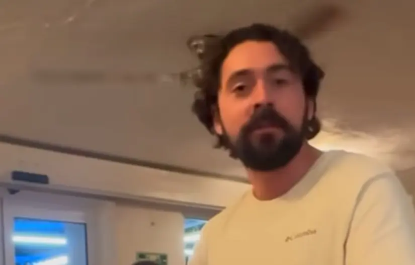 Un sujeto pasó a la historia como 'Lord Carwash', ganándose la indignación de todos por su actitud agresiva. Foto: Captura pantalla Facebook / Alo Sañudo