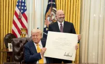 ¿En qué consiste la Tarjeta dorada de Donald Trump que te daría la ciudadanía?
