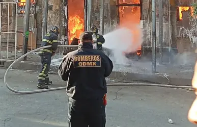 Se incendia edificio abandonado en el Centro Histórico, no hay heridos