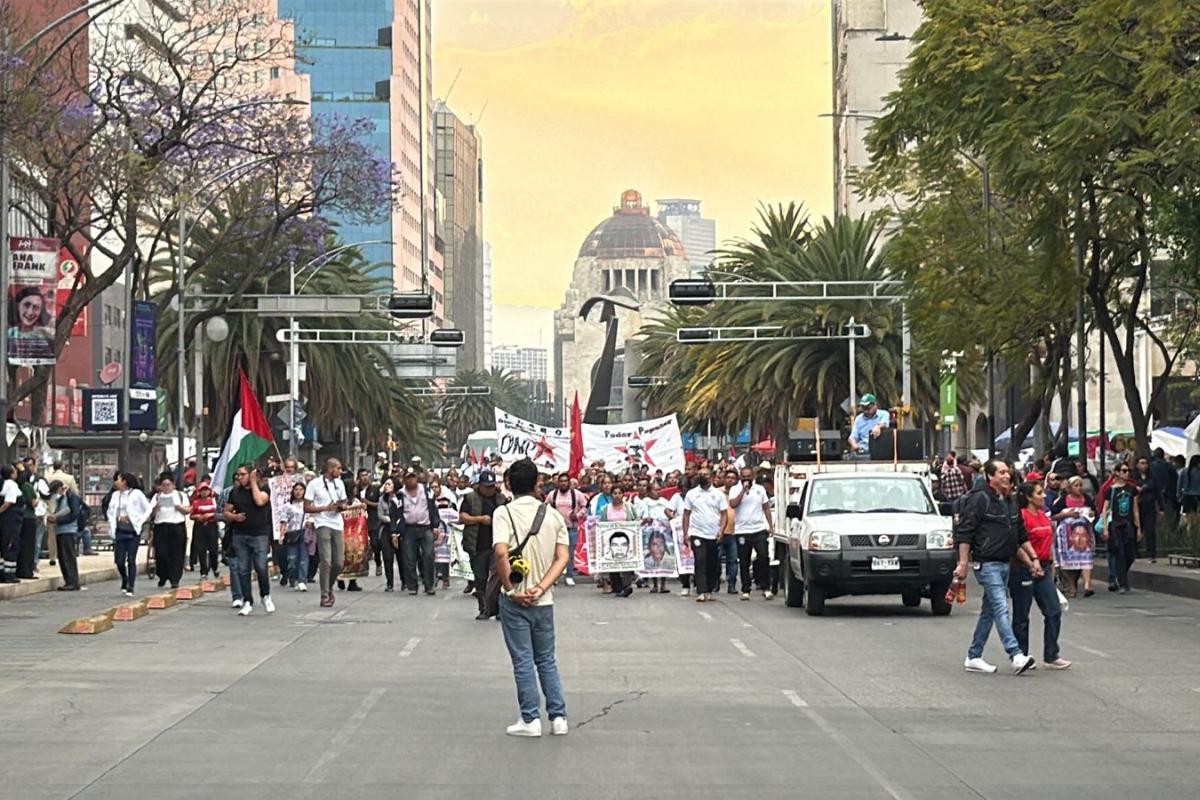 Marcha de sobre los 43 de Ayotzinapa. Foto: Ramón Ramírez