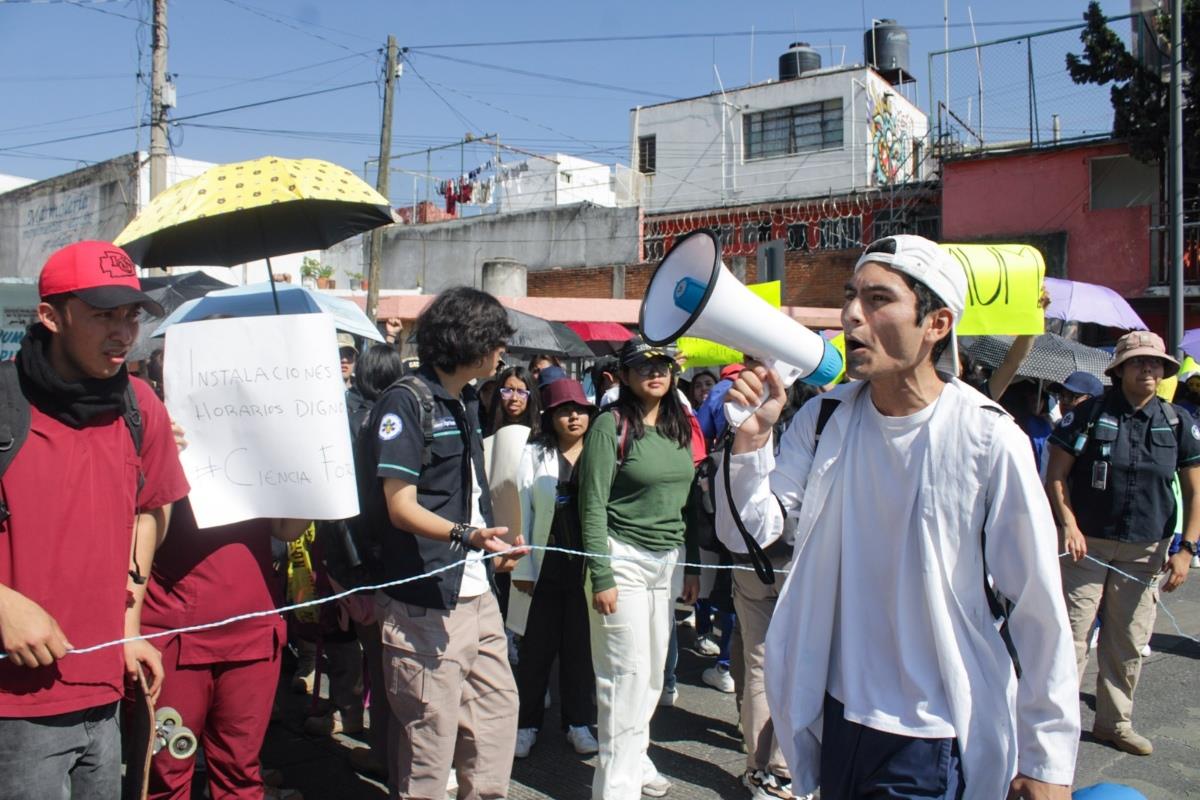 Estudiantes de la Universidad Autónoma de Puebla en protesta foto: Carlos Moreno