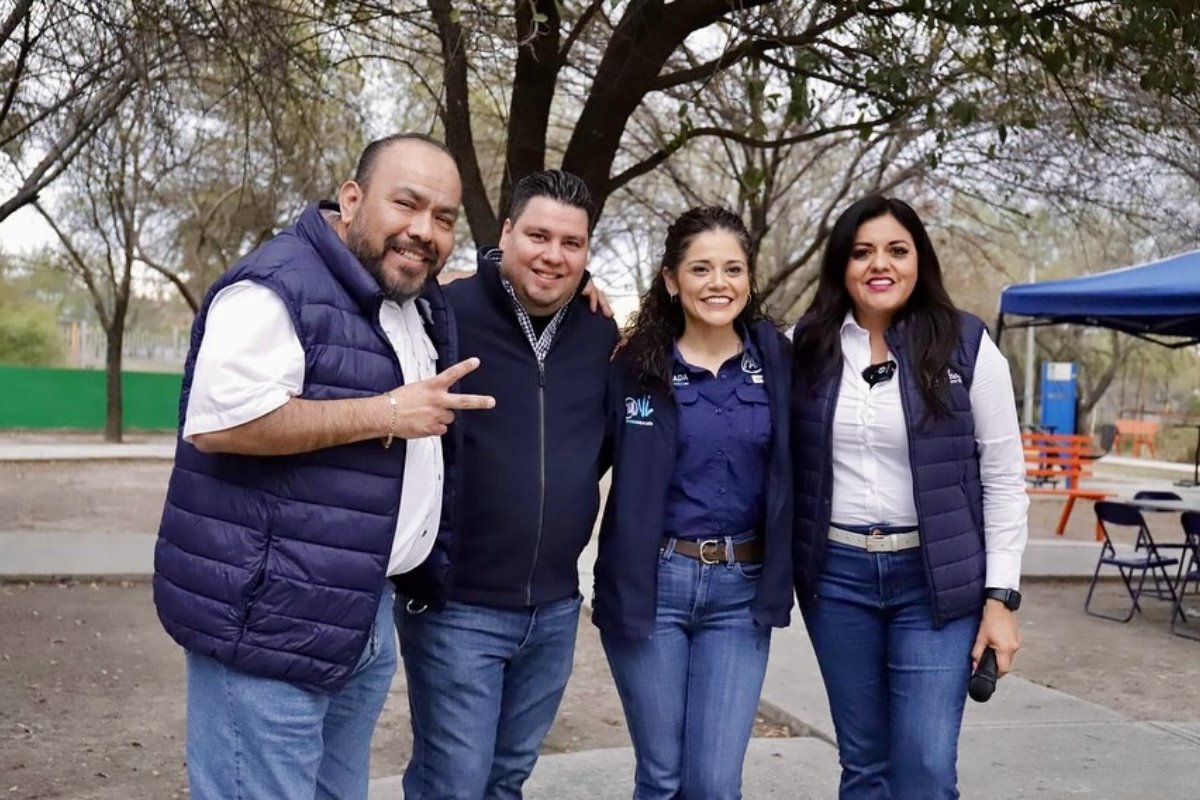 La Diputada del Partido Acción Nacional, Itzel Castillo junto a sus colaboradores en la brigada Foto: facebook Itzel Castillo