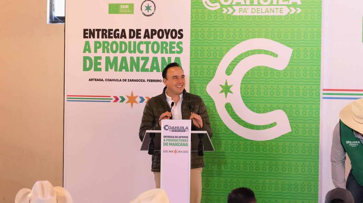 Manolo Jiménez en Arteaga. Foto de gobierno de Arteaga.