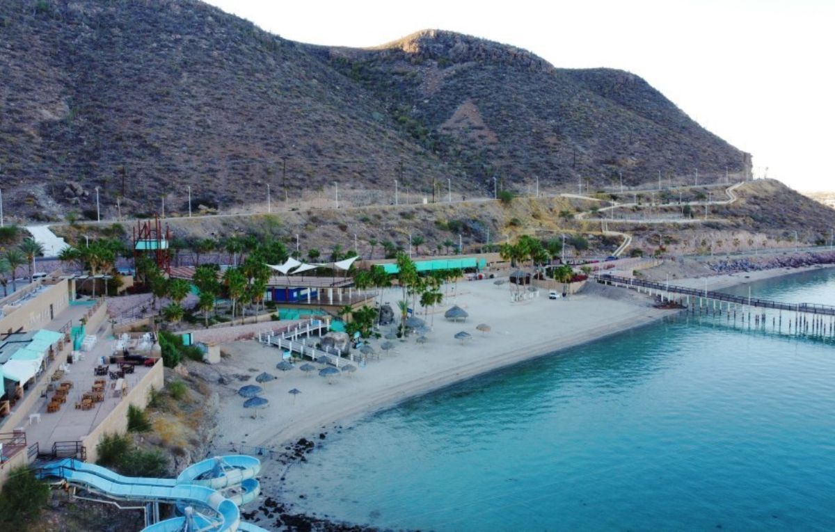 Playa El Coromuel está a solo 2.5 kilómetros del centro de La Paz, ideal para disfrutar de un chapuzón sin tener que ir muy lejos. Foto: Turismo La Paz