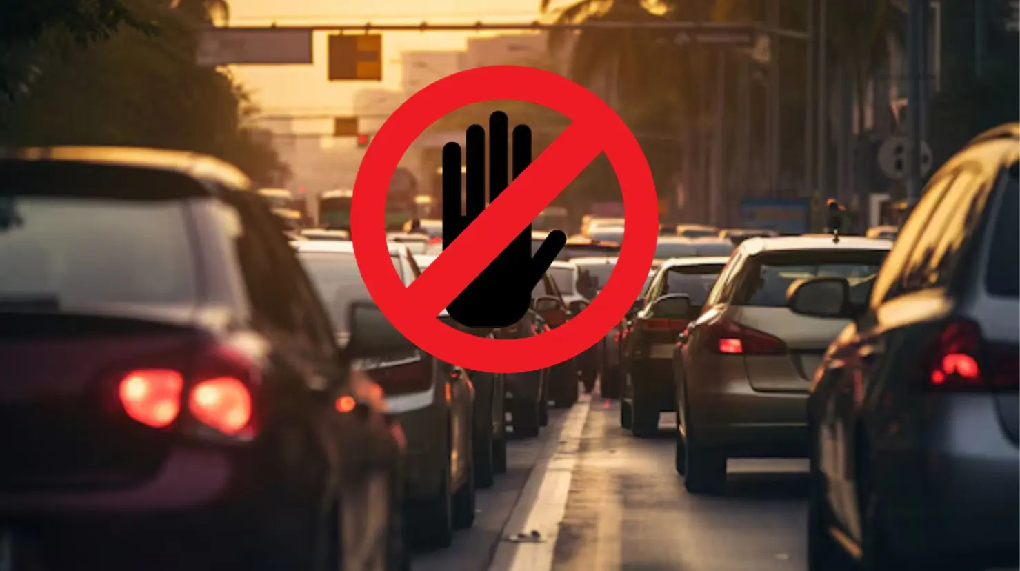 Vehículos circulando en CDMX, logo prohibido I Foto: Freepik I Canva