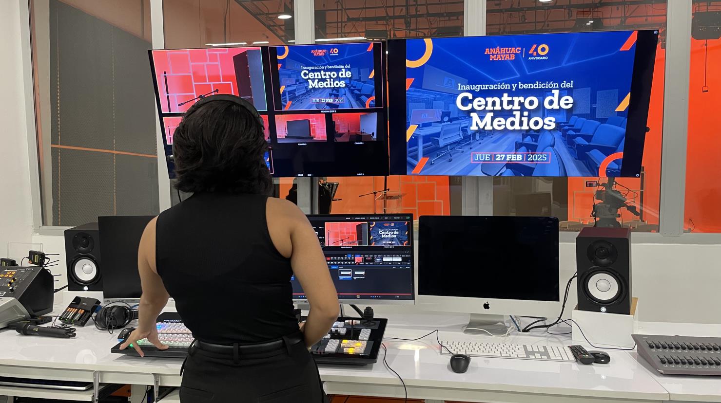 El nuevo centro de medios de la  Universidad Anáhuac Mayab  cuenta con 6 espacios que servirán para mejorar las habilidades de los estudiantes de la Escuela de Comunicación.- Fuente Rodrigo Aranda