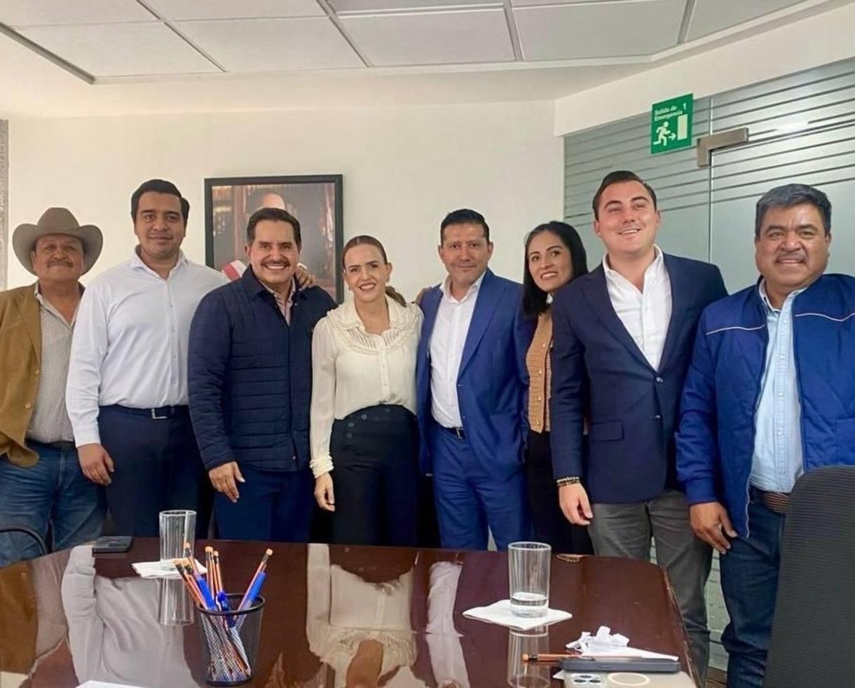 Jesús Nava junto a otros alcaldes de Nuevo León en la reunión con Conagua para resolver la problematica para la entidad. Foto: Jesús Nava.