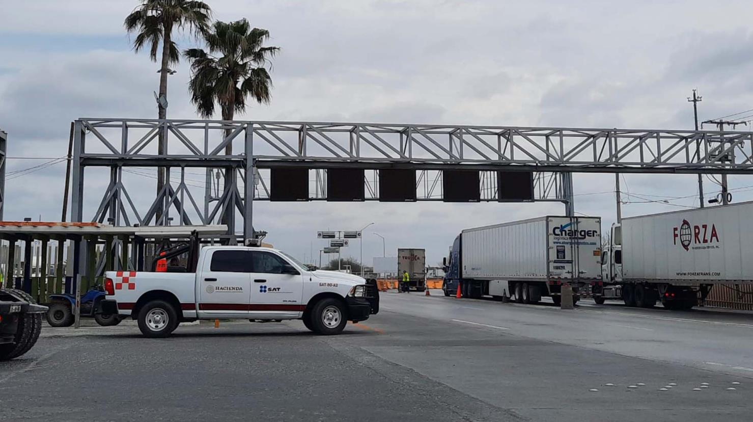 Quedó liberado el Puente Internacional III de Nuevo Laredo, después de llegar a un acuerdo entre transportistas y autoridades. Foto: Redes Sociales