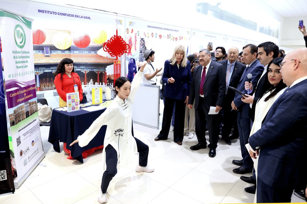 El propósito principal de esta feria fue dar a conocer las oportunidades de movilidad estudiantil, estancias de investigación y programas de idiomas extranjeros. Foto: UANL.