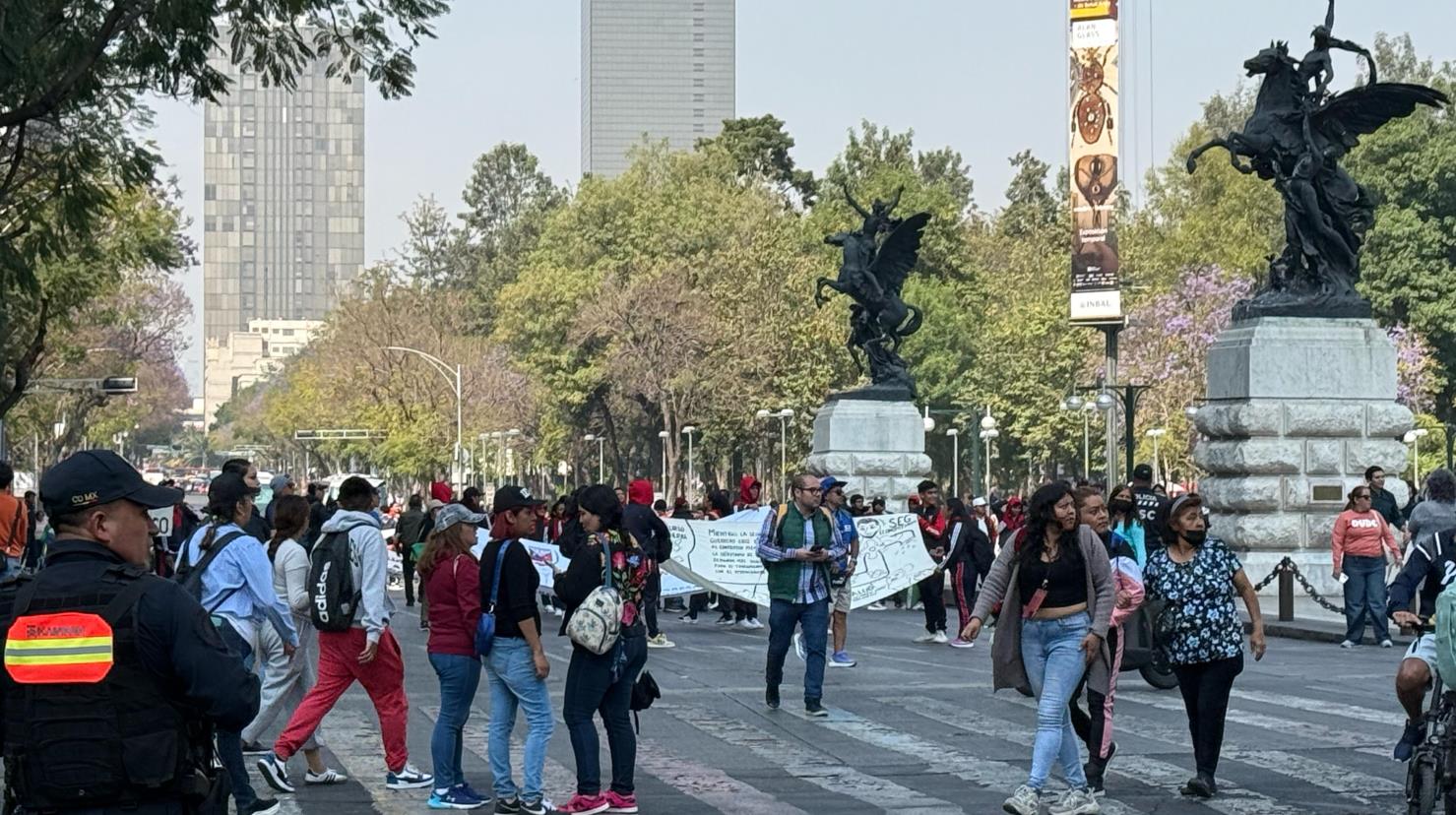 Maestros del SNTE en manifestación. Foto: Ramón Ramírez