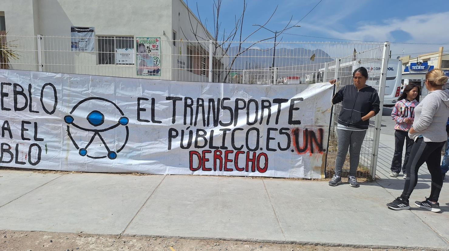 Se manifiestan contra el transporte público en Saltillo. Foto de Transporte digno.