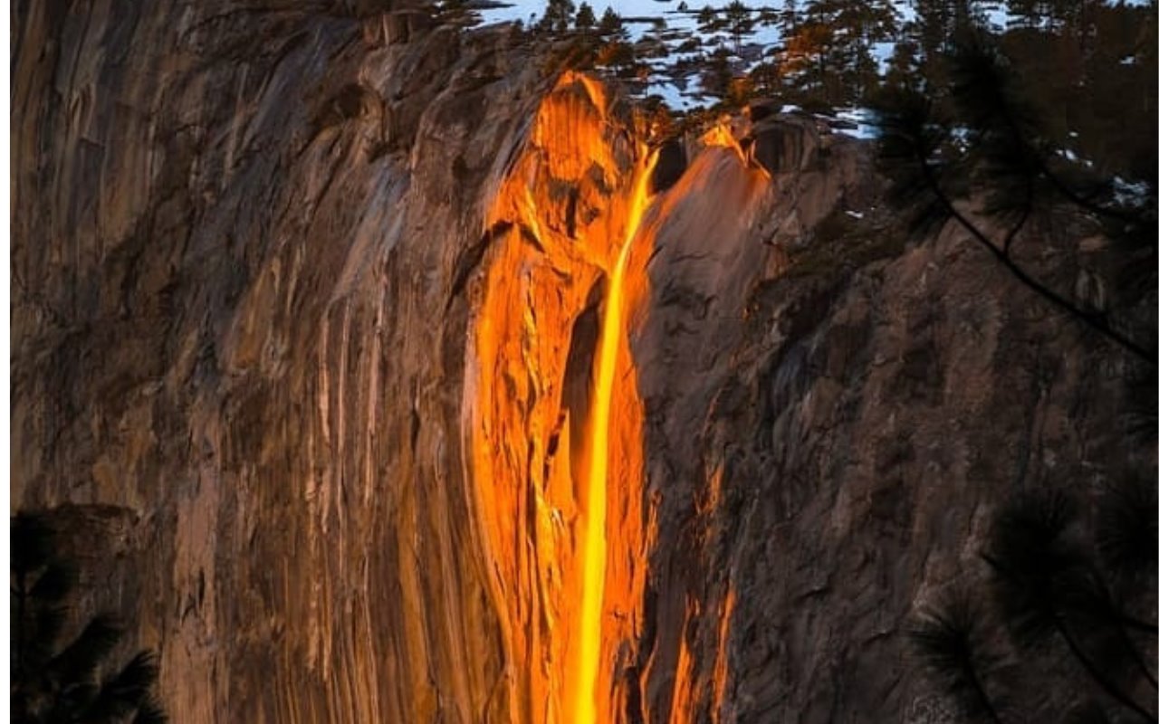 El fenómeno de la cascada de fuego se presenta en el mes de febrero, pero no en todos los años, es muy esporádico. Foto: IG @zona_cosmica_cl