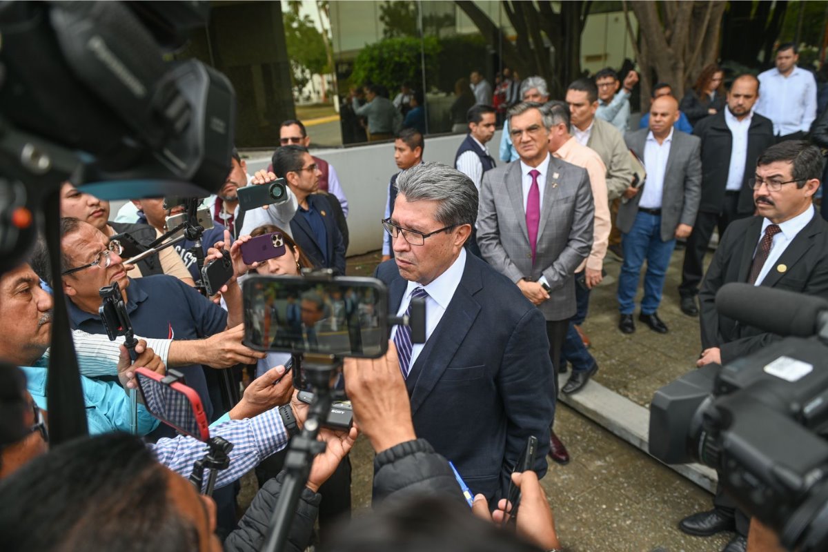 El legislador Ricardo Monreal acudió a la Universidad Autónoma de Tamaulipas para impartir un conferencia sobre la reforma judicial. Foto: Sanju Pineda