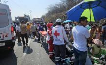 Tráiler impacta contra autobús de estudiantes en Chiapas; hubo varios heridos