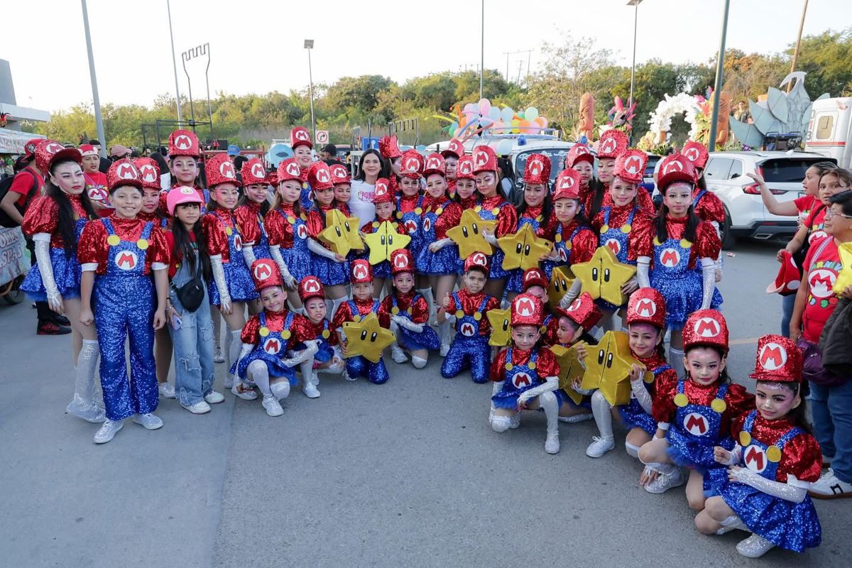 Una participación destacada de más de 60 comparsas se dio cita en el arranque del Carnaval. Foto: Redes Sociales