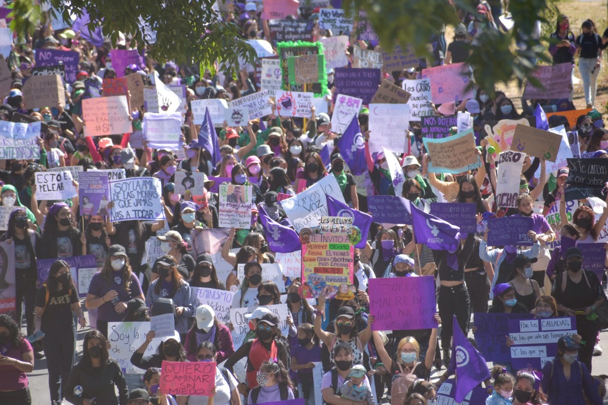 Miles de mujeres marchan cada año para recordar que la lucha por la igualdad y la seguridad no se ha terminado.