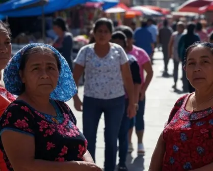 Mujeres enfrentan a hombre armado en tianguis de Naucalpan