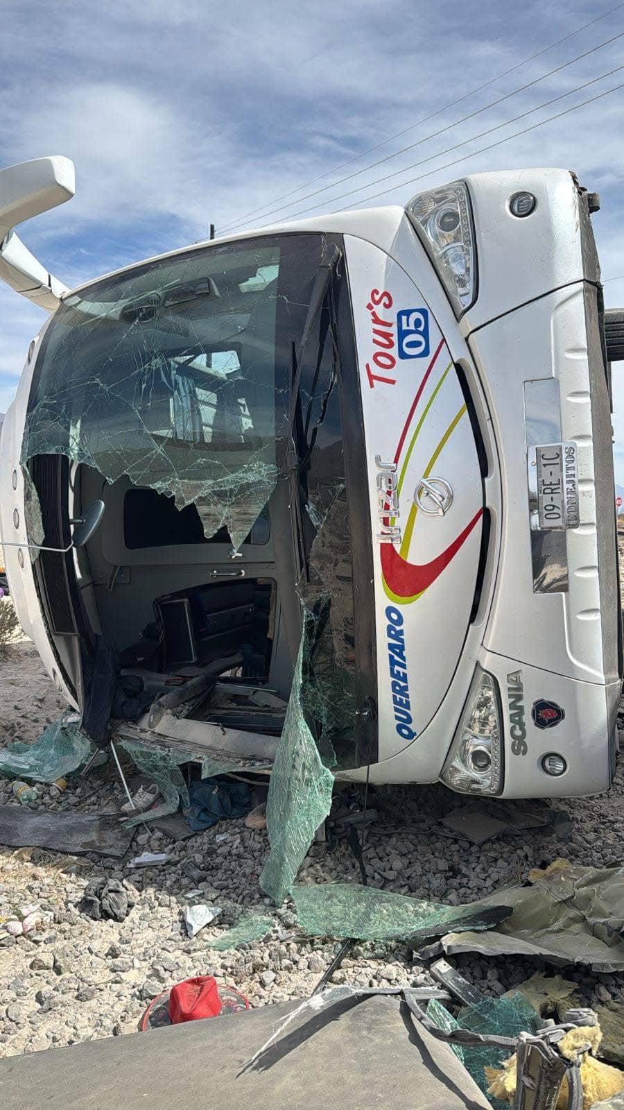 El camión transportaba a un grupo de turistas provenientes de Torreón./ Foto: Redes Sociales