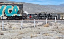 Fuerte accidente en Cuatro Ciénegas; embiste tren a camión de turistas (VIDEO)