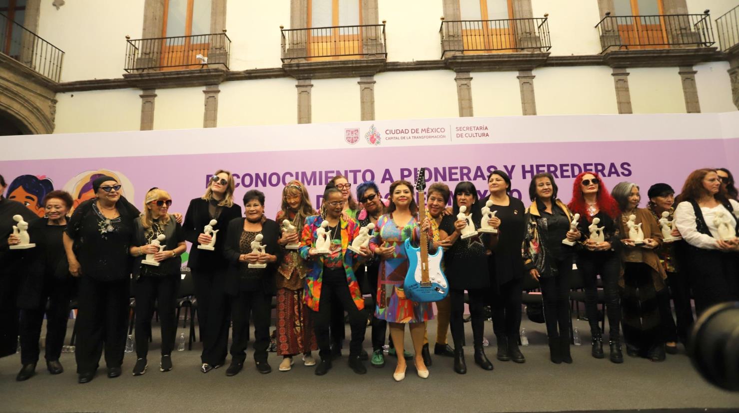 En el marco del Festival Tiempo de Mujeres, la jefa de Gobierno, Clara Brugada reconoció a mujeres pioneras del rock en México I Foto: X (@ClaraBrugadaM)