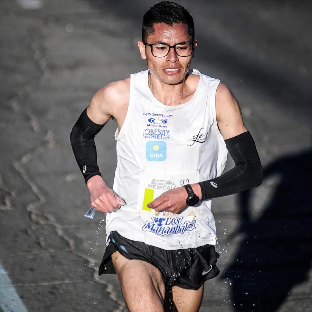 Esiquio Flores Romero, primer lugar en el Maratón Lala 2025/Foto: Facebook