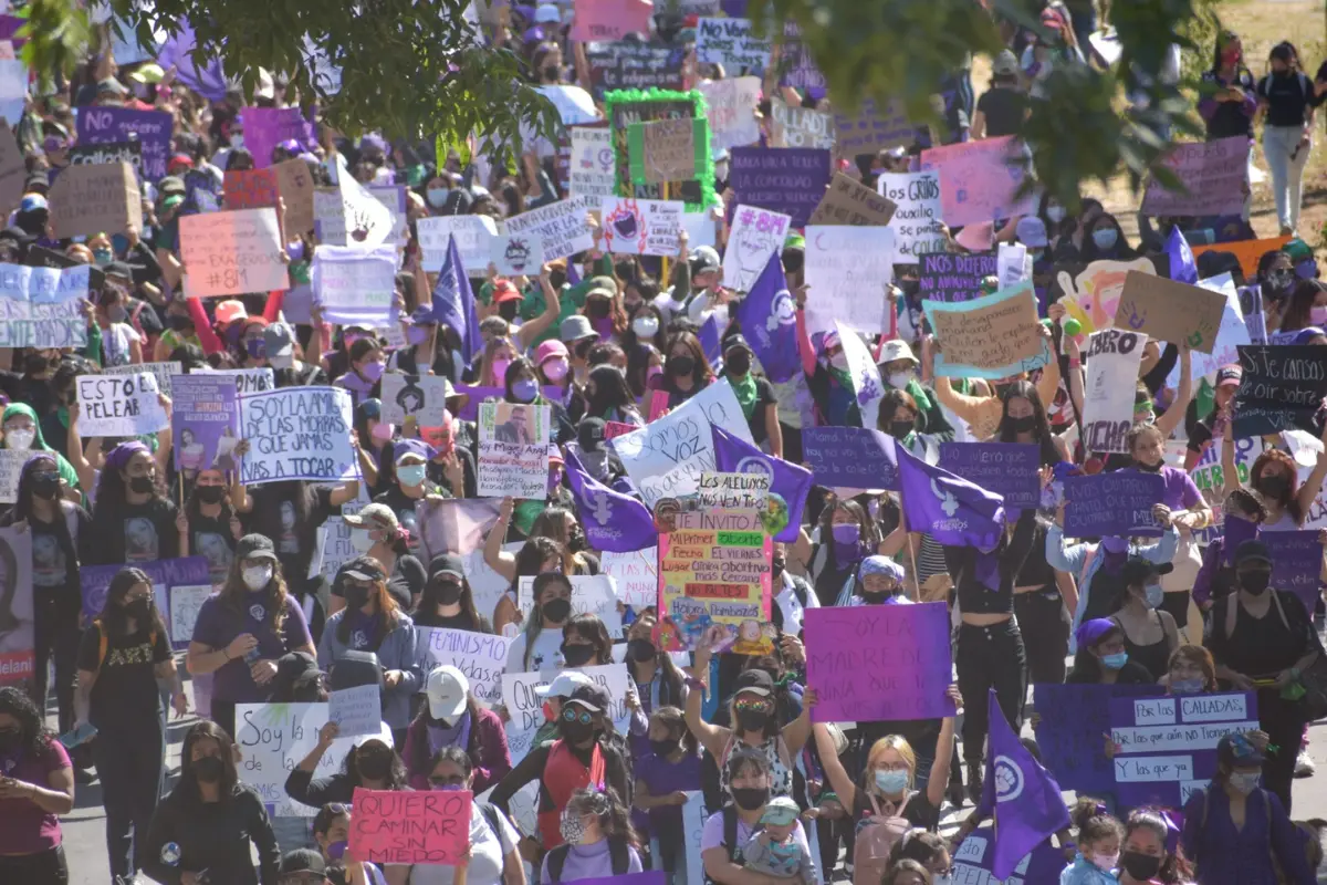 Miles de mujeres marchan cada año para recordar que la lucha por la igualdad y la seguridad no se ha terminado. Créditos: POSTA Méxic/Carlos Rocha.