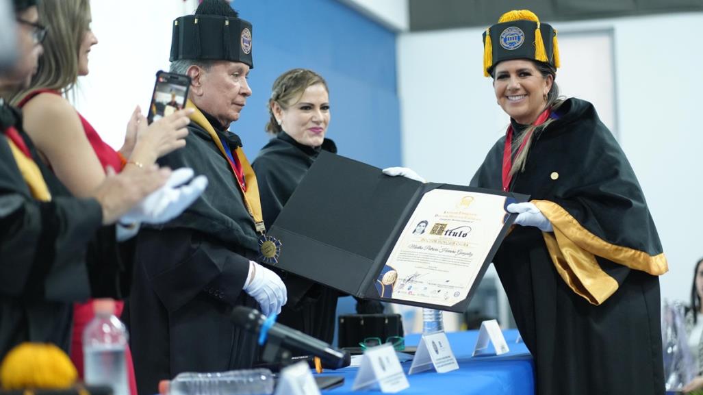 Martha Herrera recibe Doctorado Honoris Causa por su labor social y humanística