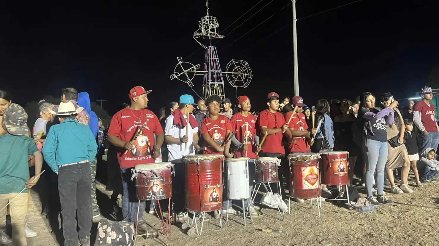 El pequeño cerro ubicado a 15 minutos de Durango en el que cada año celebran a la Santa Cruz