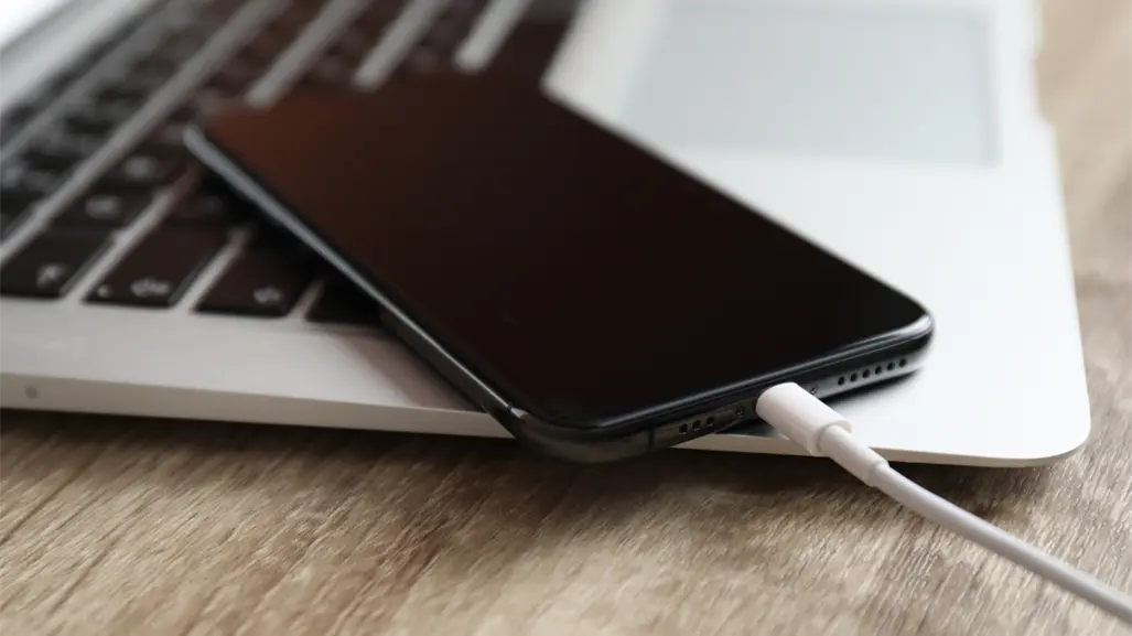 El trucazo para cargar tu iPhone en tiempo récord y que Apple recomienda