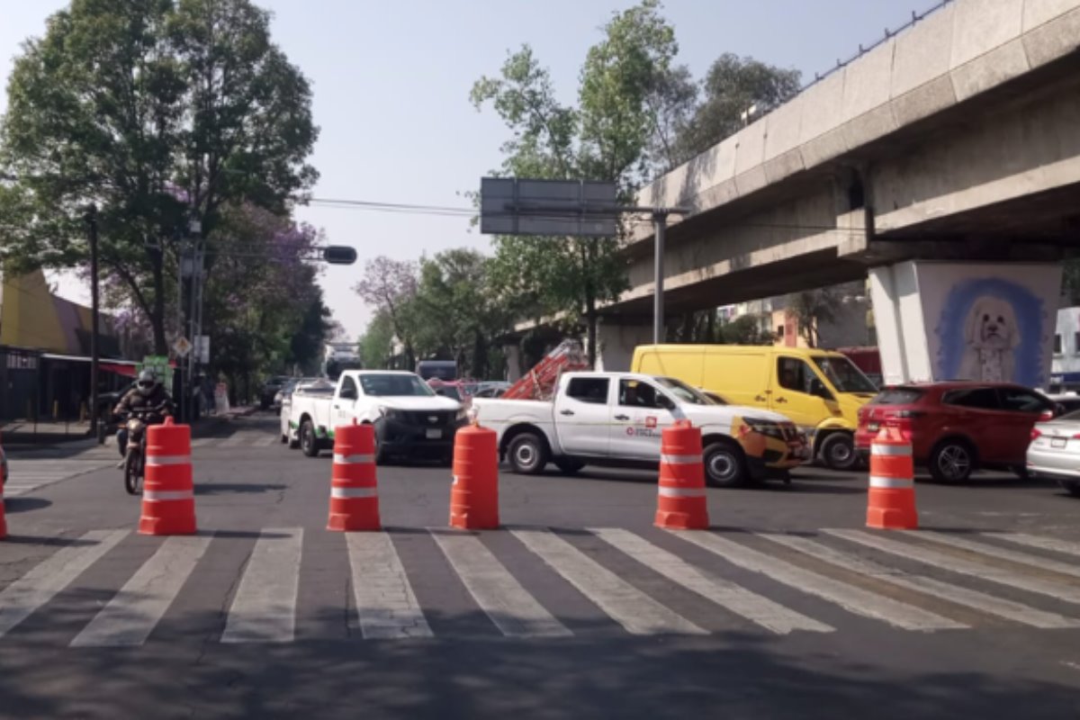 Cierre de Eje 3 Oriente y Cecilio Robelo por manifestantes en CDMX.     Foto: X (@OVIALCDMX)