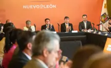 Samuel García une esfuerzos con alcaldes y SEMARNAT para combatir la contaminación de Nuevo León
