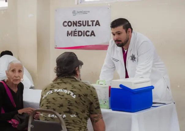 Policías de Santa Catarina llevan salud y apoyo a grupos vulnerables