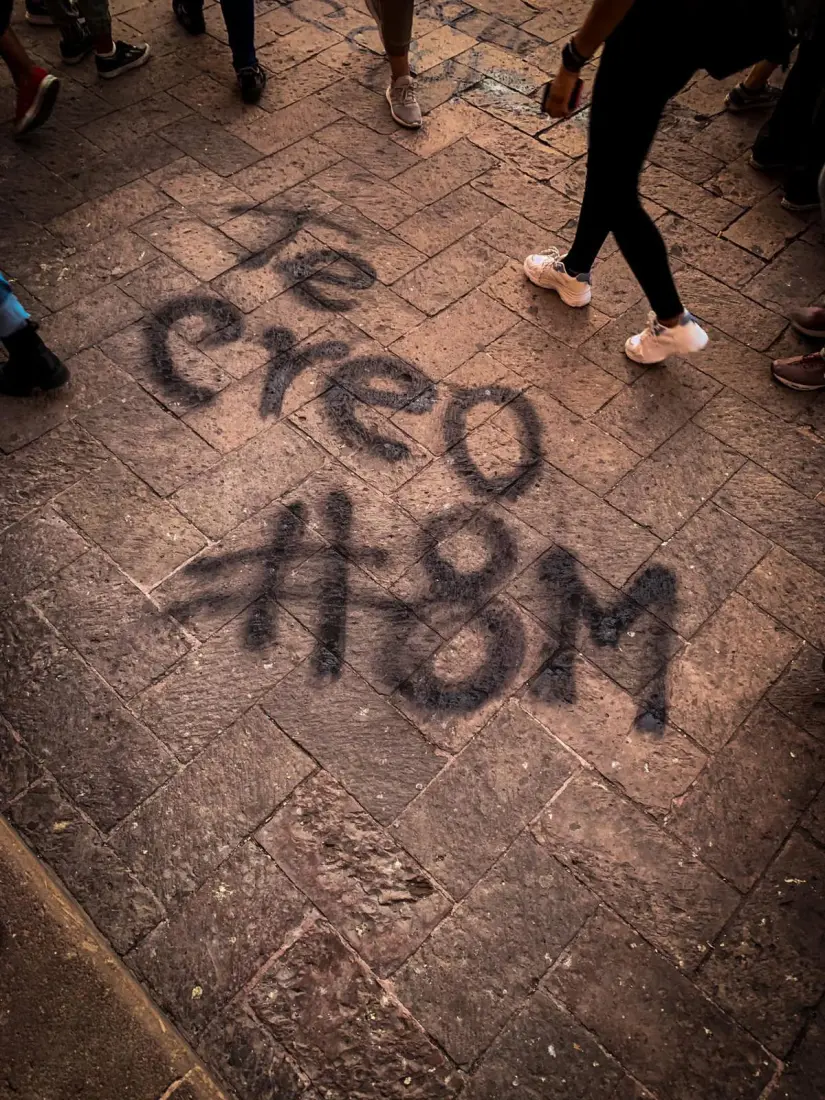 Pintas en marcha feminista del 8M en Saltillo / Foto: Yuzaleth Rocha