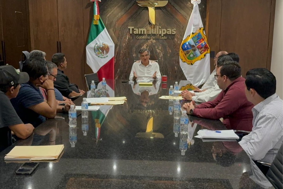 El gobernador de Tamaulipas se reunió con los ejidatarios inconformes y les garantizó asesoría legal por parte del Gobierno de Tamaulipas. Foto: Carlos García