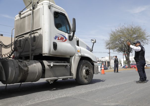 Escobedo aplica operativos contra vehículos contaminantes