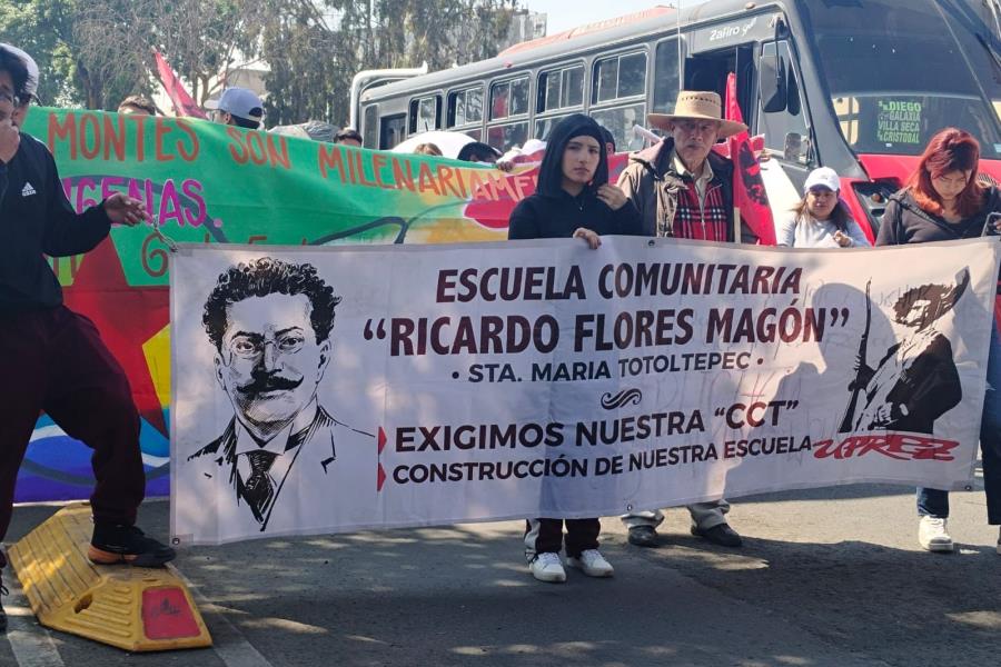 Continúa manifestación en Centro de Toluca; docentes anuncian marcha