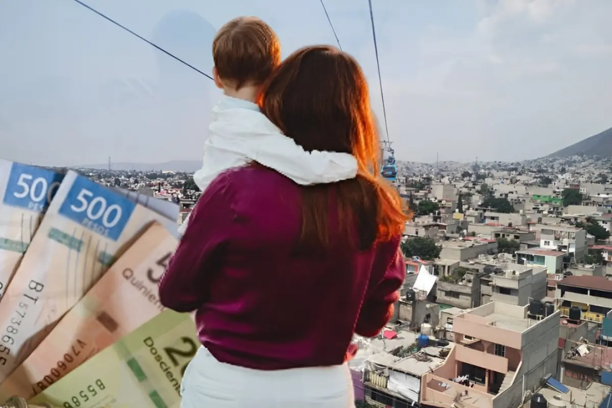 Mamá cargando a su hijo y de fondo billetes de $500 y $200, así como una colonia de Iztapalapa. X (@TonaKlingsor) | Freepik | Canva