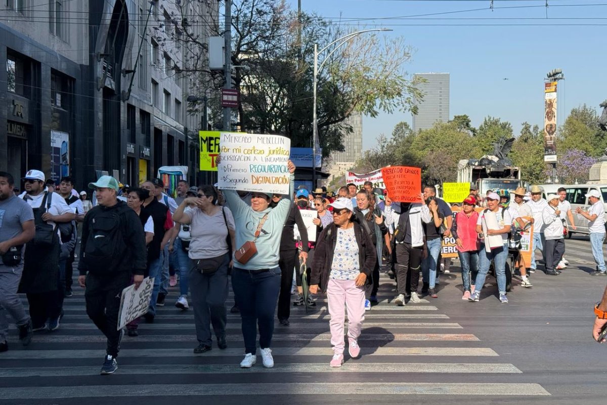 Locatarios de mercados en marcha en CDMX. Foto: Ramón Ramírez