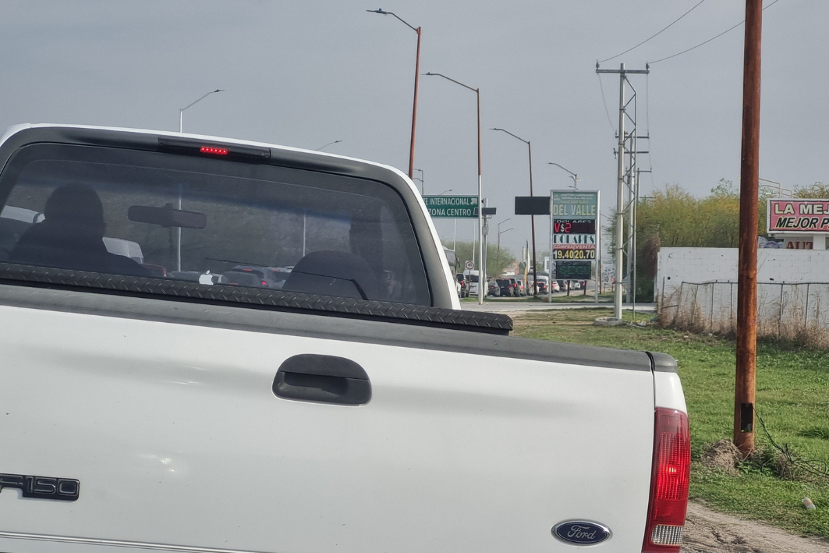 Las filas y tiempos de espera pueden cambiar a lo largo del día , dependiendo de la demanda y las revisiones en las aduanas. Foto: Redes sociales