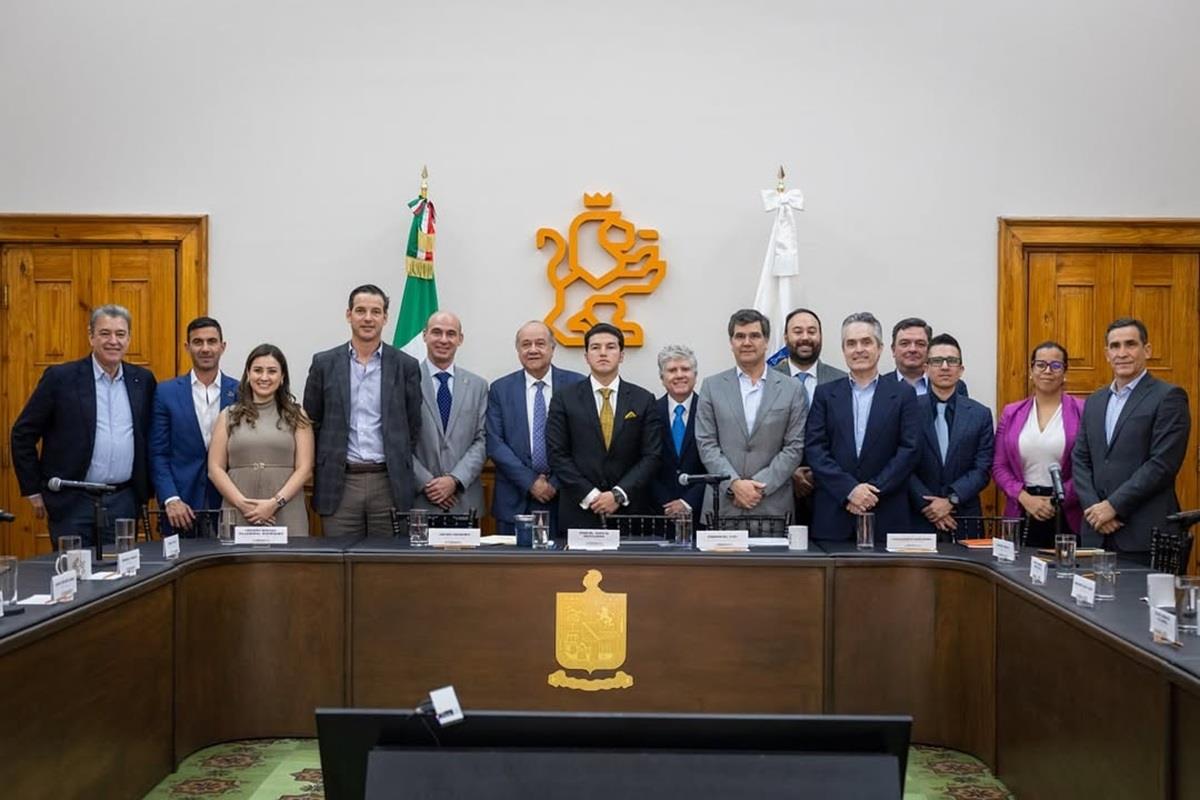 El gobernador de Nuevo León, Samuel García, sostuvo una reunión con representantes de cámaras empresariales. Foto Instagram: @samuelgarcias