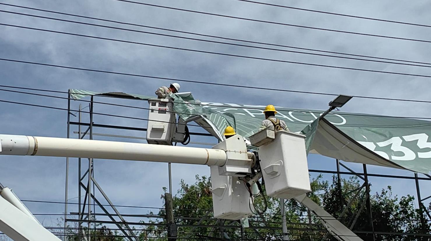 La CFE informó que 175 mil 826 usuarios se quedaron sin energía eléctrica en Nuevo León, Coahuila y Durango. Foto: CFE