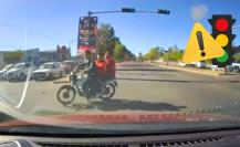 VIDEO | Irresponsable motociclista casi causa un accidente en bulevar de Durango