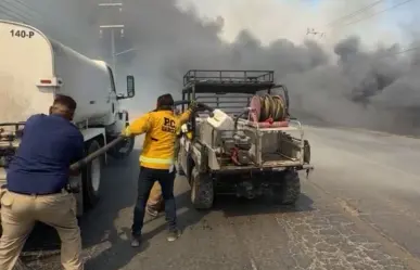Cierran de nueva cuenta avenida Heberto Castillo por reavivamiento de incendio en García