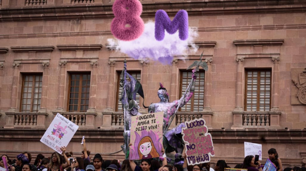 8M: ¿por qué el feminismo es de color violeta?