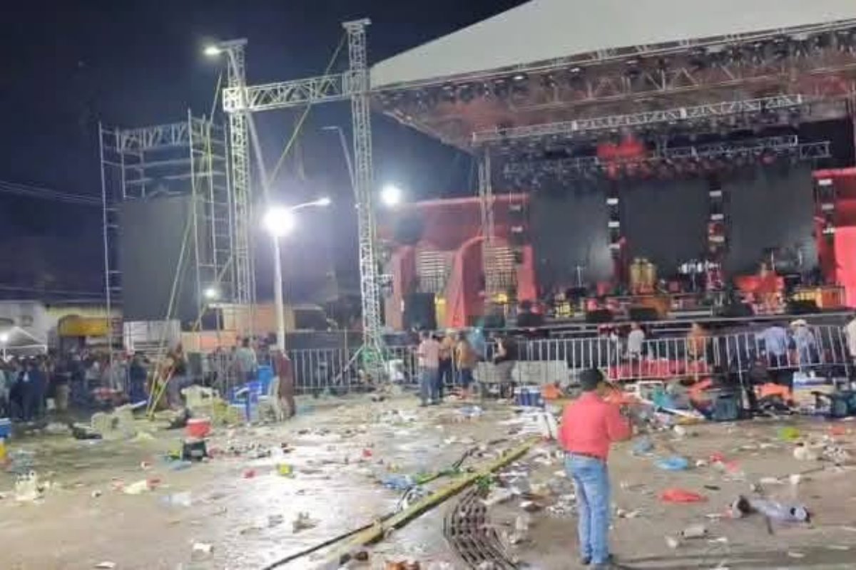 En la estampida de los asistentes al concierto de La Arrolladora en el cierre del Carnaval Tenosique 2025, hubo algunas personas con golpes leves. Foto: Captura de pantalla FB Impacto Jonuta Noticia