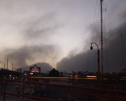 Así se vio la enorme columna de humo por incendios desde la estación Exposición del Metro